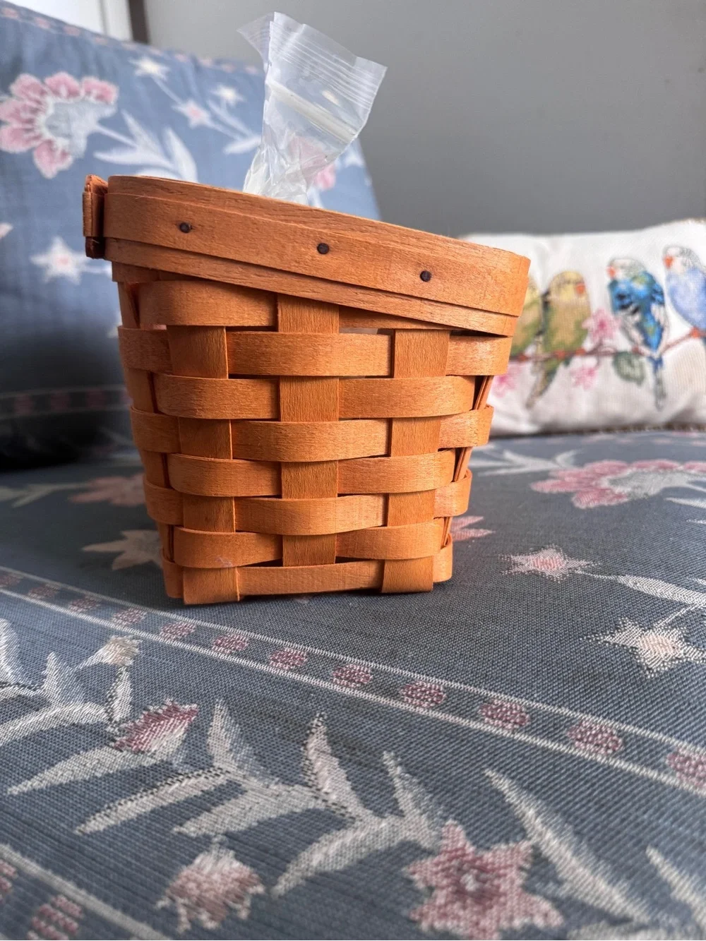 Longaberger Woven Basket with Floral garter - Recipe Cards - plastic liner - lid